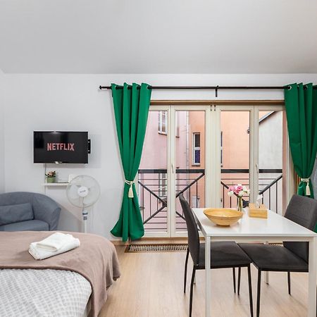 Private Retreat Close To Stations In Praha 3 Exterior foto