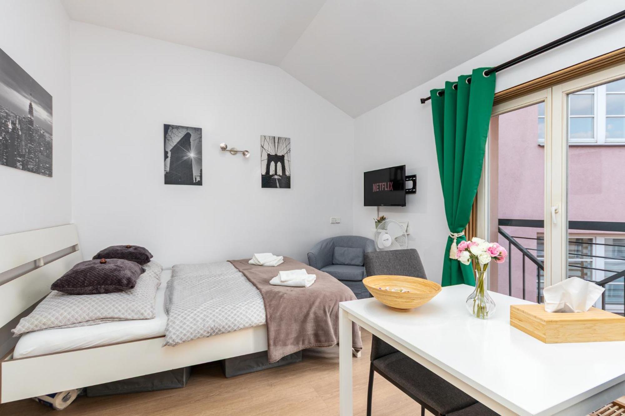 Private Retreat Close To Stations In Praha 3 Exterior foto